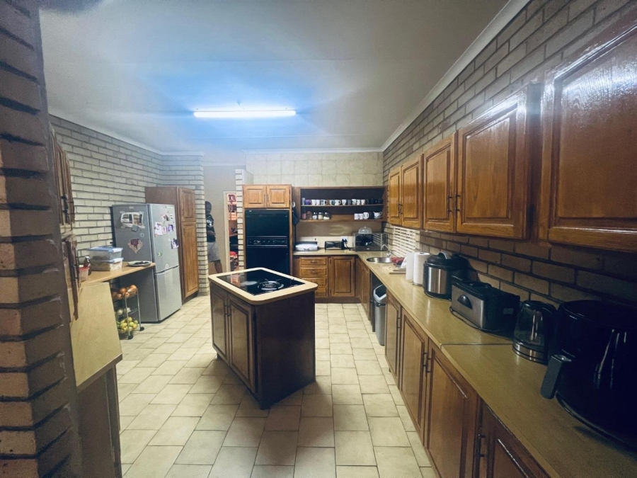 5 Bedroom Property for Sale in Potchefstroom South North West